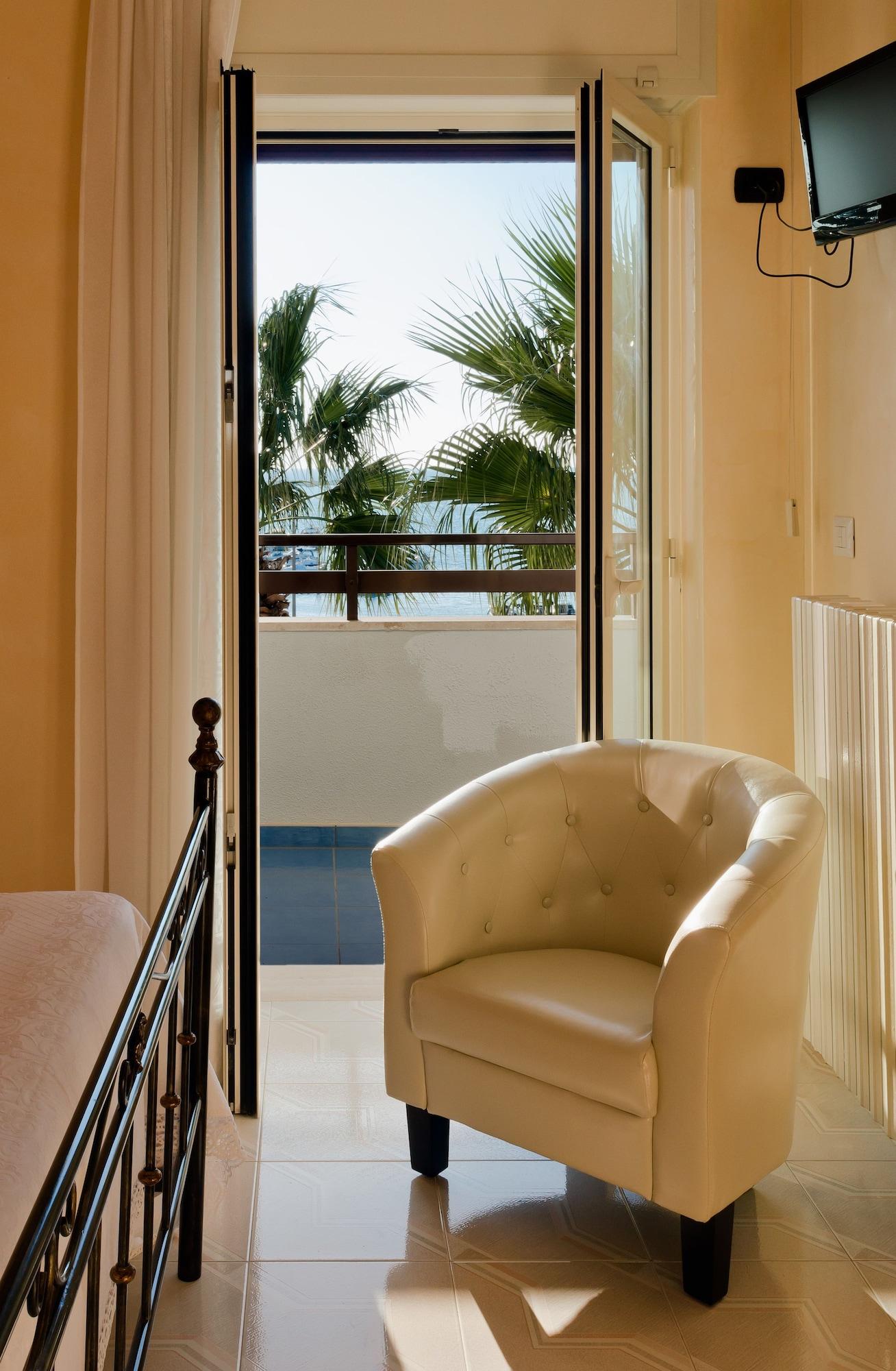 Mediterraneo Hotel 3*